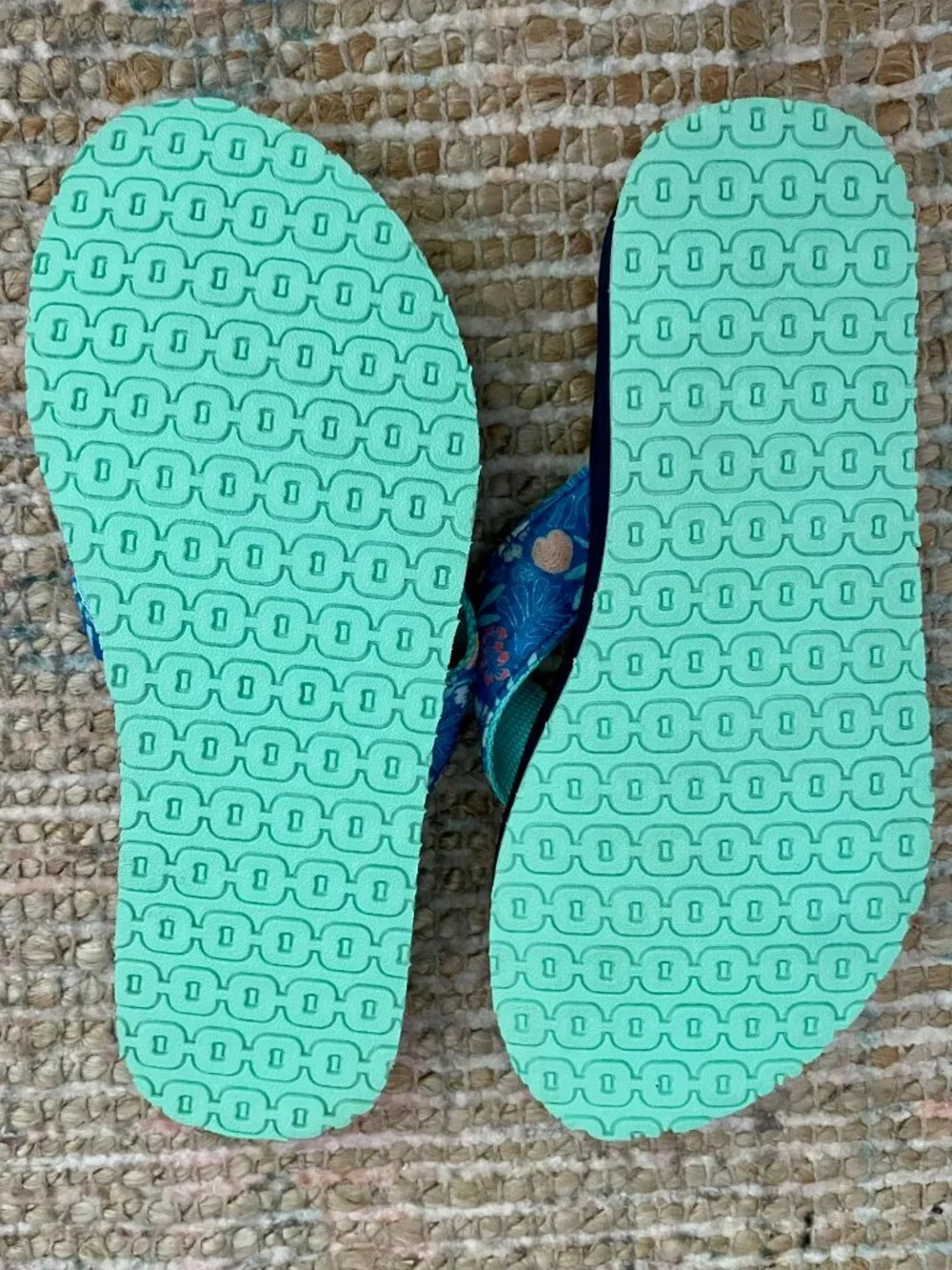 Women's Maine Isle Flip-Flops, Woven Print Blue Water Hibiscus Size 6 NWOT